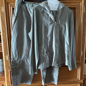 Zynergy by Chico’s Hooded Utility Jacket and Pants Set. Size 2 (10/12)